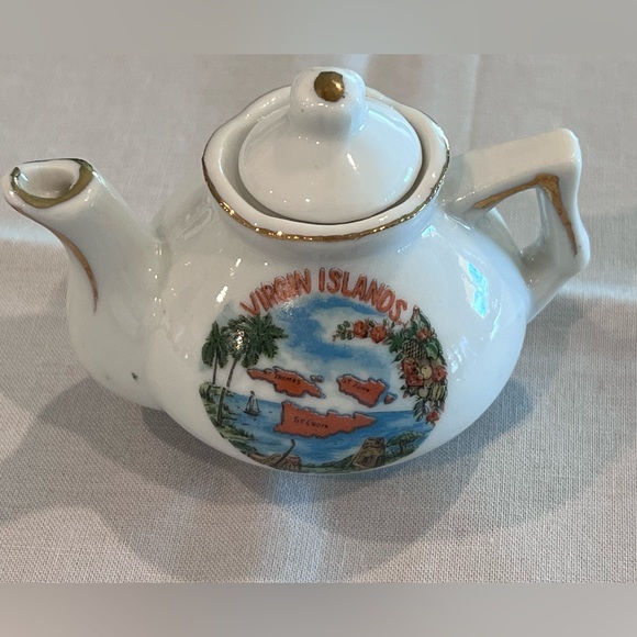 Miniature teapot, cup and saucer set - Picture 2 of 5